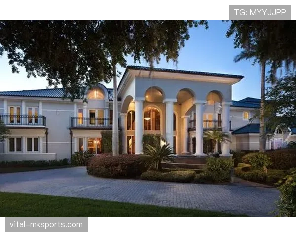 恩佐今儿又不是打球，是在豪宅里开派对还是咋的？